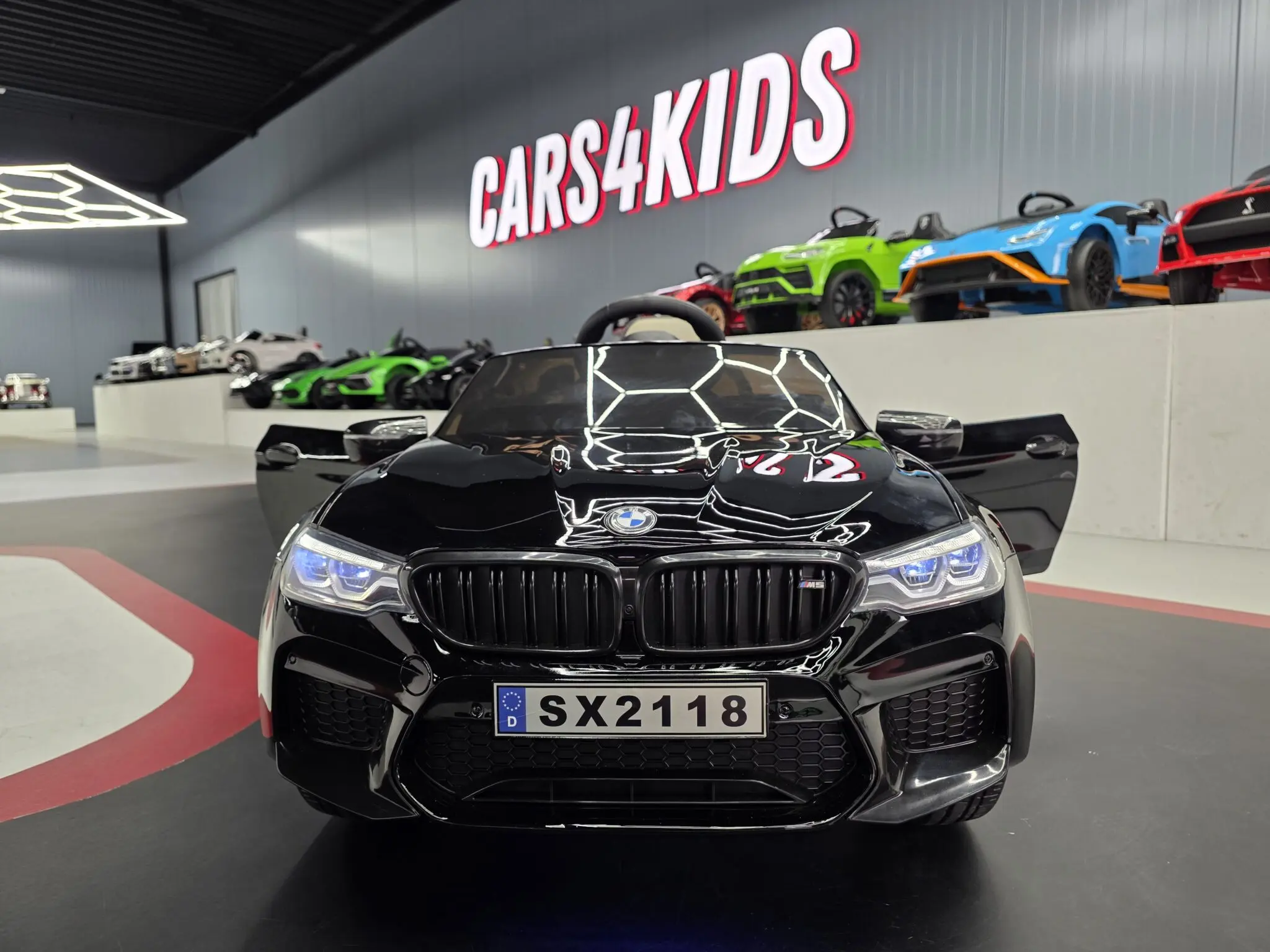 Mașinuță Electrică pentru Copii BMW M5 24V Negru Metalic – Suspensii, Bluetooth, Scaun Reglabil, Telecomandă 2.4G, Roți EVA | 3 Ani+, Max. 30 kg [3]