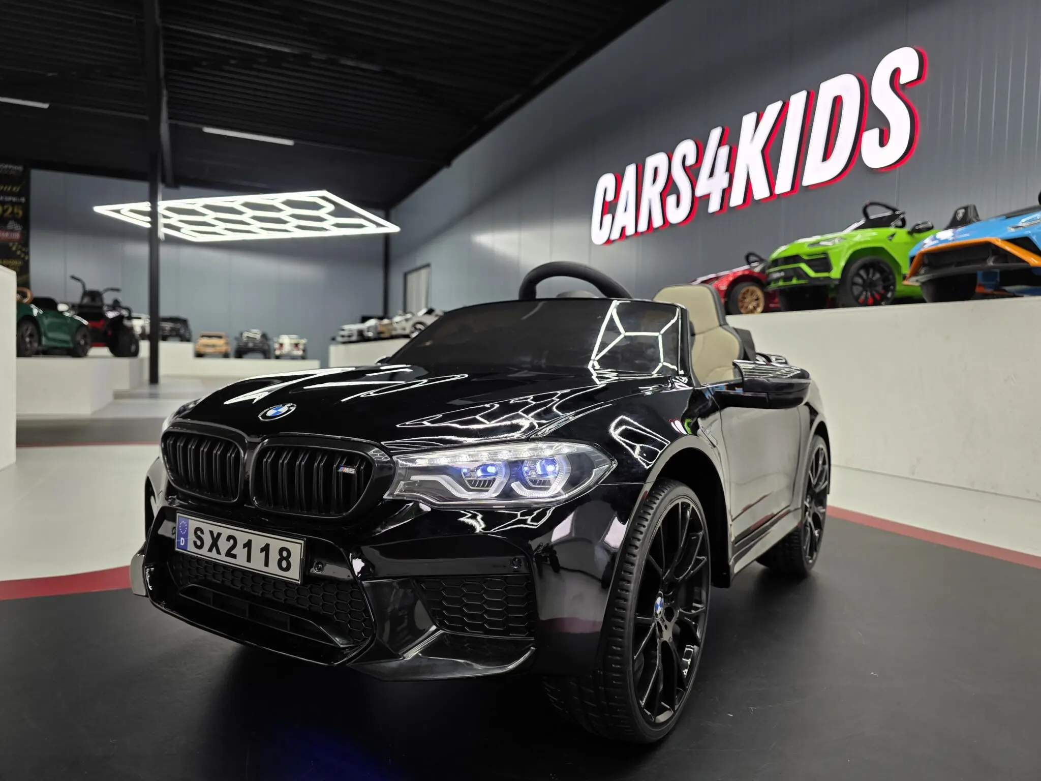 Mașinuță Electrică pentru Copii BMW M5 24V Negru Metalic – Suspensii, Bluetooth, Scaun Reglabil, Telecomandă 2.4G, Roți EVA | 3 Ani+, Max. 30 kg [2]