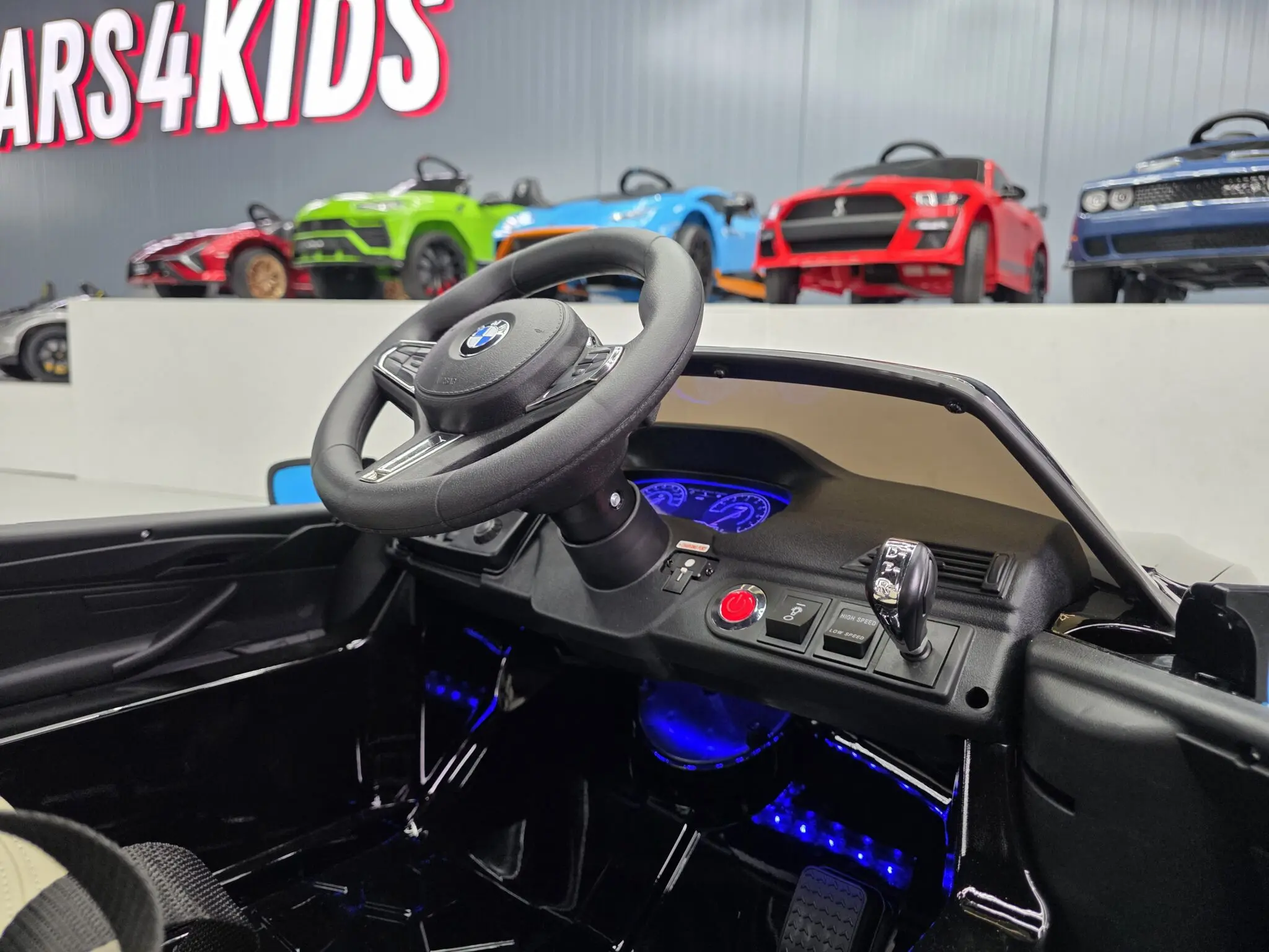 Mașinuță Electrică pentru Copii BMW M5 24V Negru Metalic – Suspensii, Bluetooth, Scaun Reglabil, Telecomandă 2.4G, Roți EVA | 3 Ani+, Max. 30 kg [9]