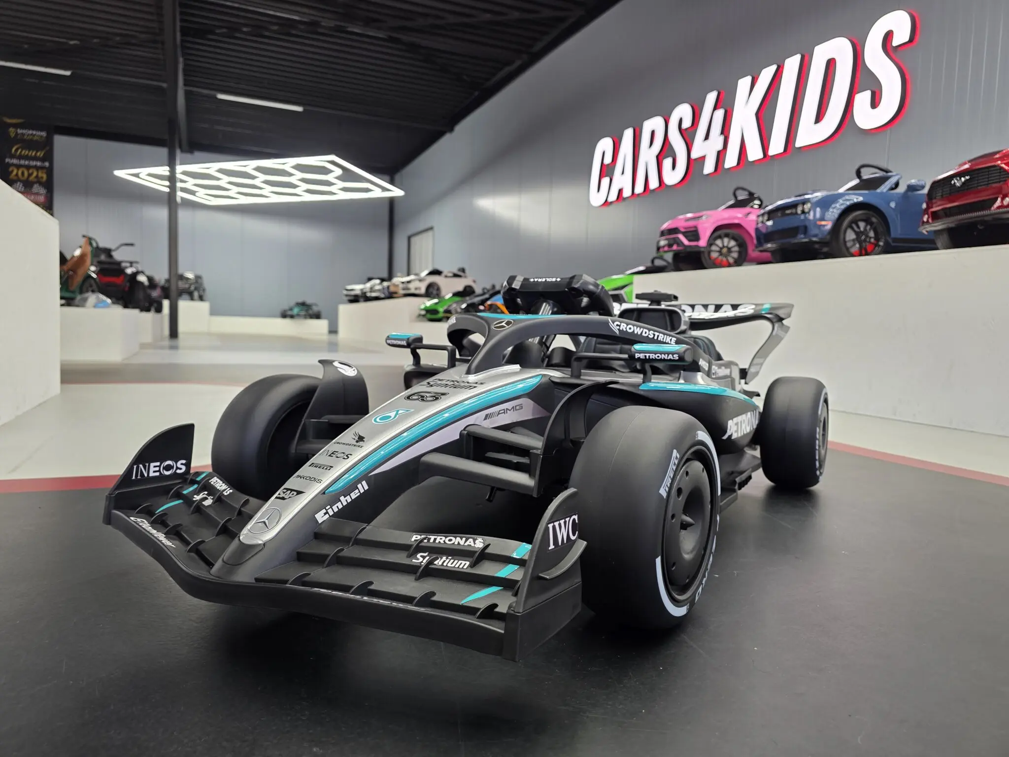 Mașinuță Electrică pentru Copii Mercedes Formula 1 12V Negru – 2 Motoare 35W, Bluetooth, Telecomandă 2.4G, Roți EVA | 3-5 Ani, Max. 30 kg [2]