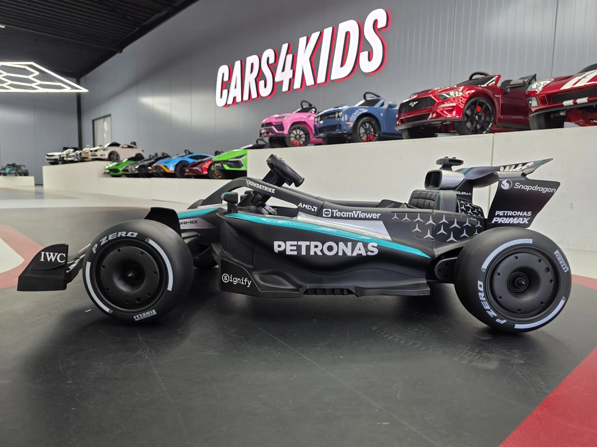Mașinuță Electrică pentru Copii Mercedes Formula 1 12V Negru – 2 Motoare 35W, Bluetooth, Telecomandă 2.4G, Roți EVA | 3-5 Ani, Max. 30 kg [4]