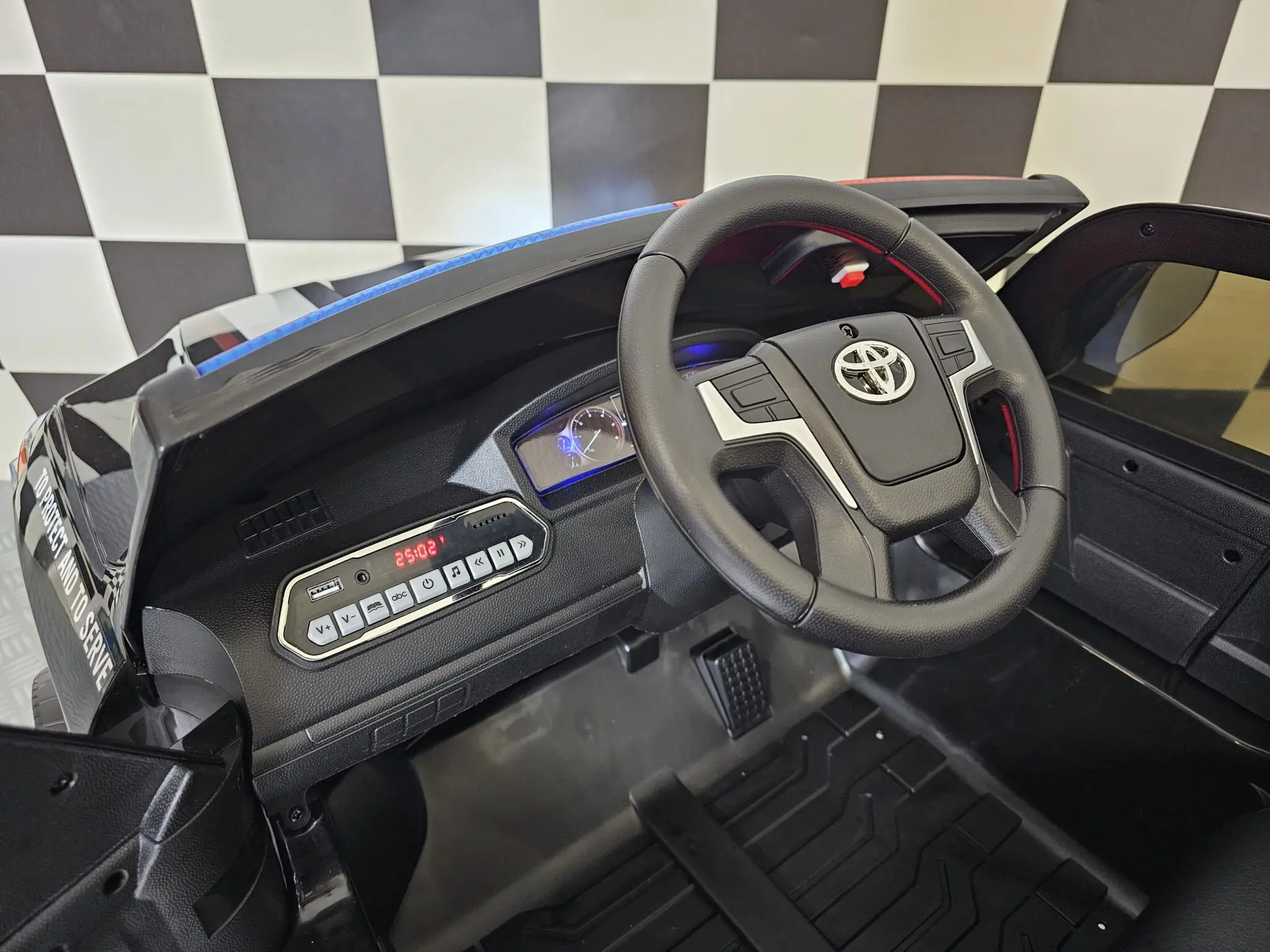 Mașinuță Electrică Toyota Land Cruiser Police 24V Negru – Licență Oficială Toyota, 4 Motoare, Suspensii, Telecomandă 2.4G | 3-5 Ani [9]