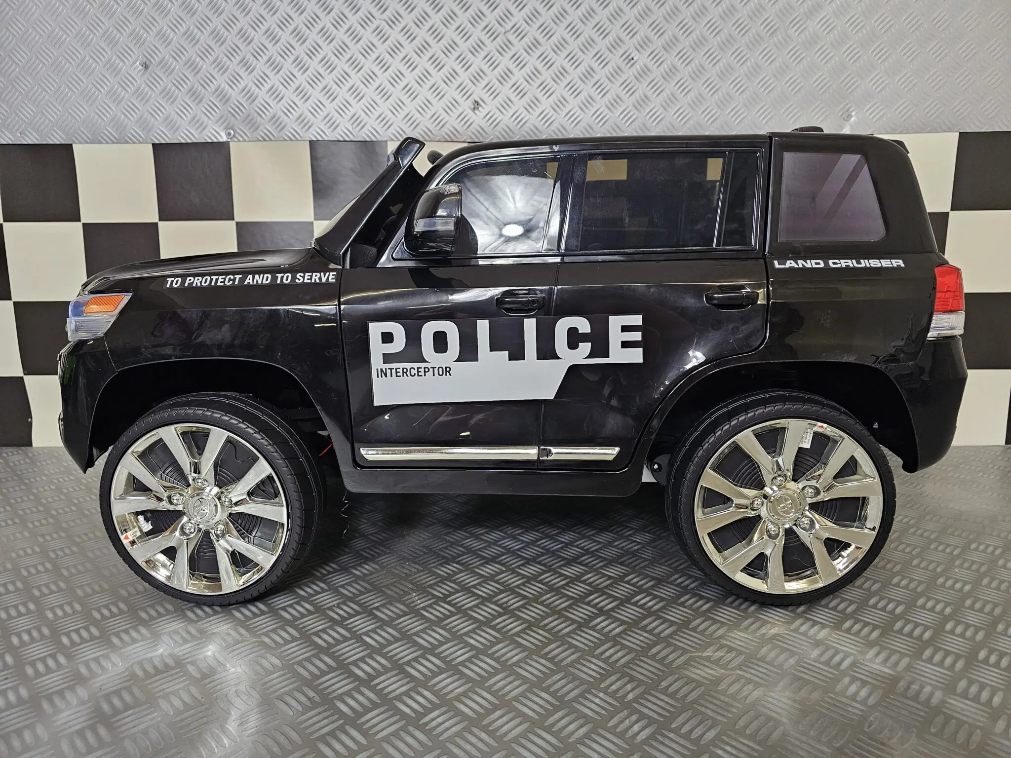 Mașinuță Electrică Toyota Land Cruiser Police 24V Negru – Licență Oficială Toyota, 4 Motoare, Suspensii, Telecomandă 2.4G | 3-5 Ani [5]