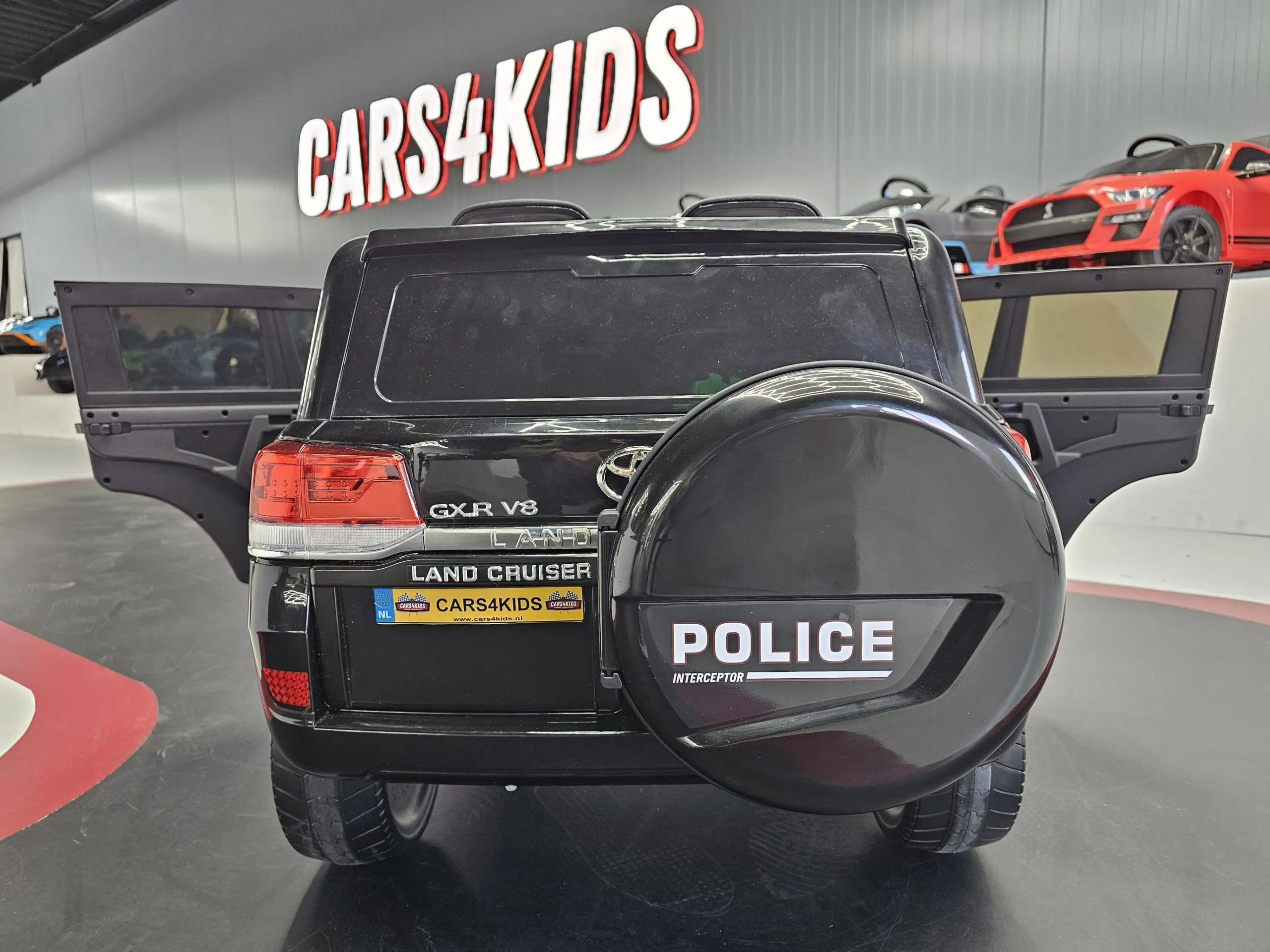 Mașinuță Electrică Toyota Land Cruiser Police 24V Negru – Licență Oficială Toyota, Girofar LED, Telecomandă 2.4G | 3-5 Ani [11]