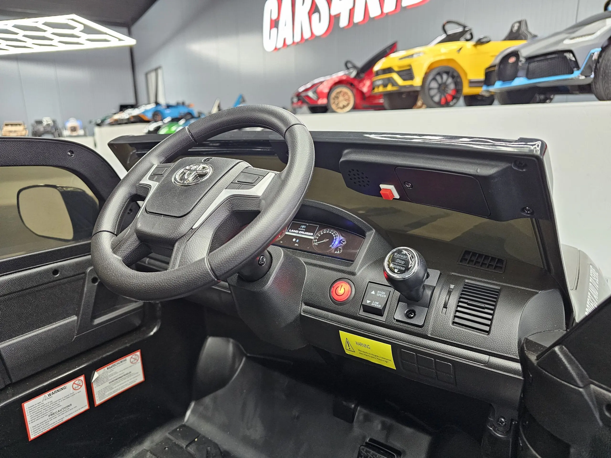 Mașinuță Electrică Toyota Land Cruiser Police 24V Negru – Licență Oficială Toyota, Girofar LED, Telecomandă 2.4G | 3-5 Ani [14]