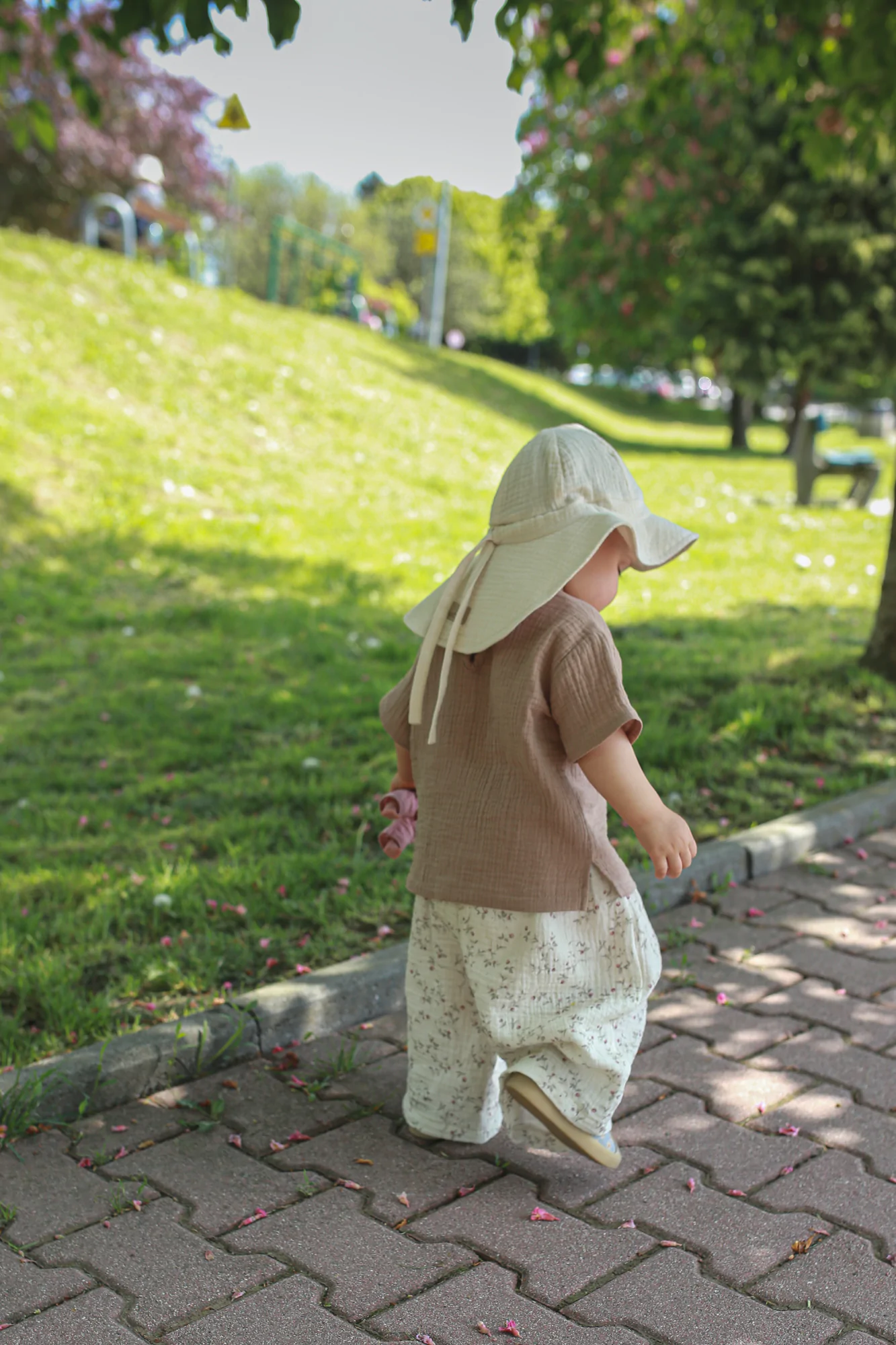 Pălărie de Soare din Muselină BabyLy – Nisip Natural, Protecție Completă Cap-Urechi-Ceafă, Reglabilă | 0-3 Ani, Handmade Polonia [6]