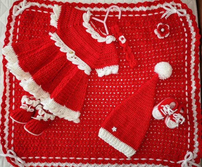 Paturica bebe fir anti scămoșare, 70x65 cm, crosetat manual model unic, roz / alb [5]