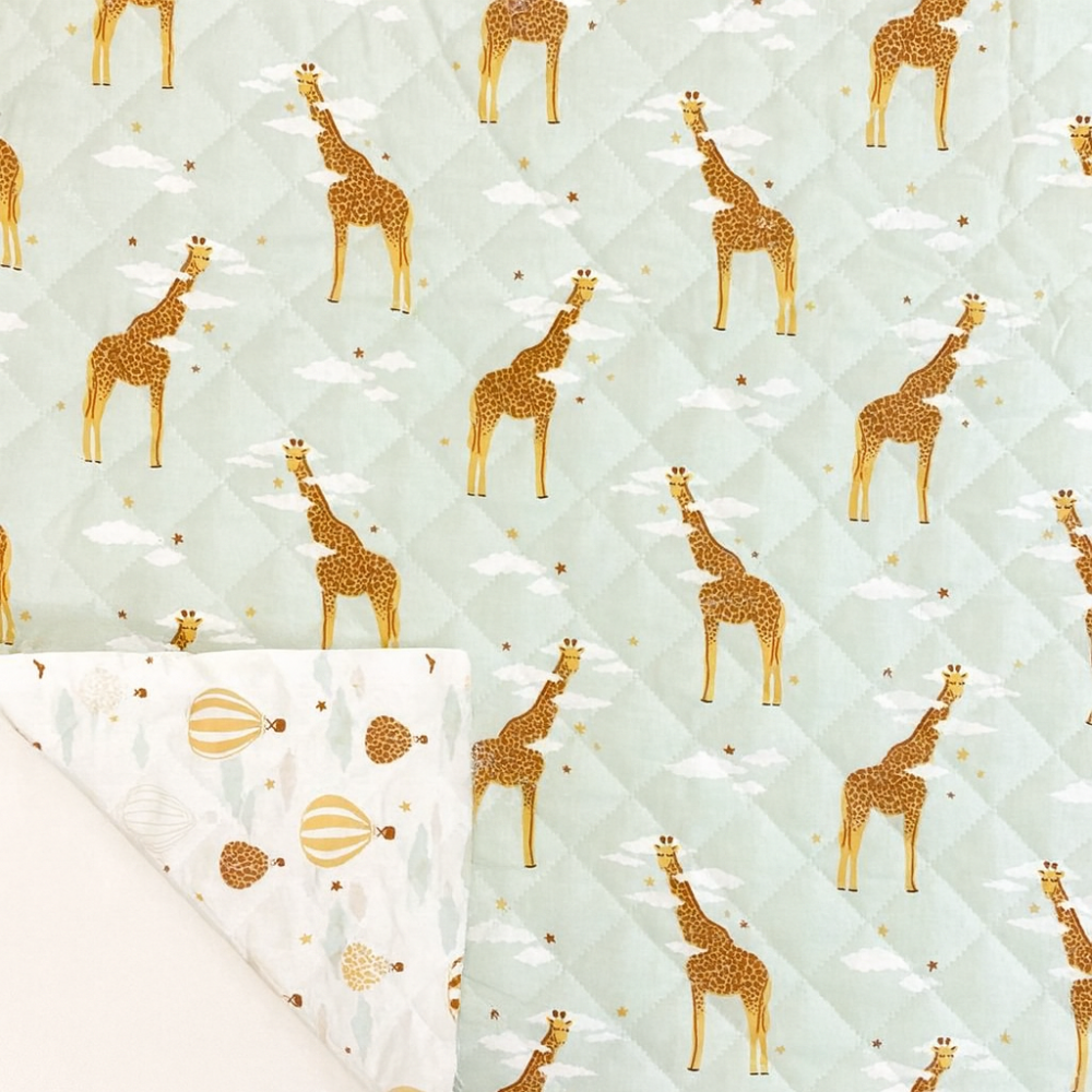 Păturică bebeluș handmade matlasată din bumbac premium cu fata dubla – Giraffe Head in Clouds, 135x100 cm [3]
