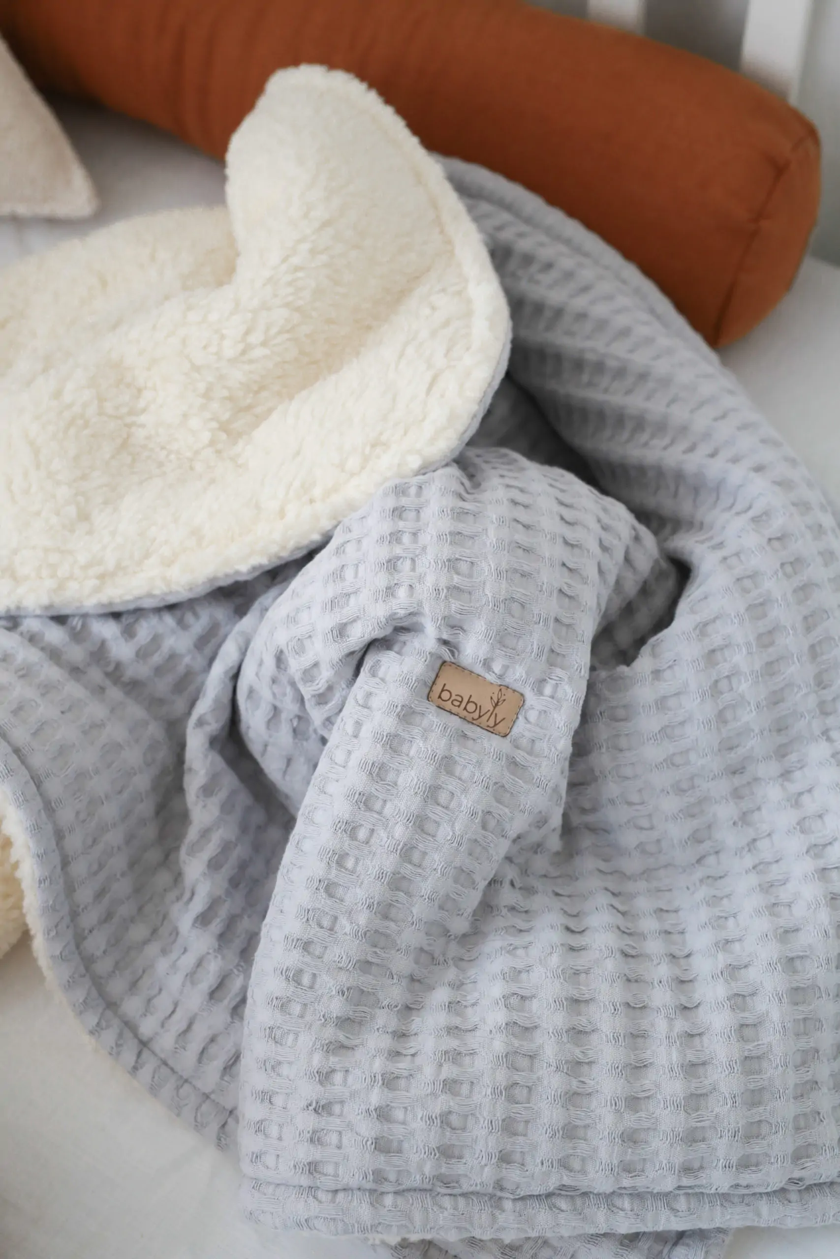 Paturica pentru copii, reversibila, dublat, bumbac waffle Gri deschis si tesatura bucle Crem, Teddy by BabyLy, 100x70cm [2]