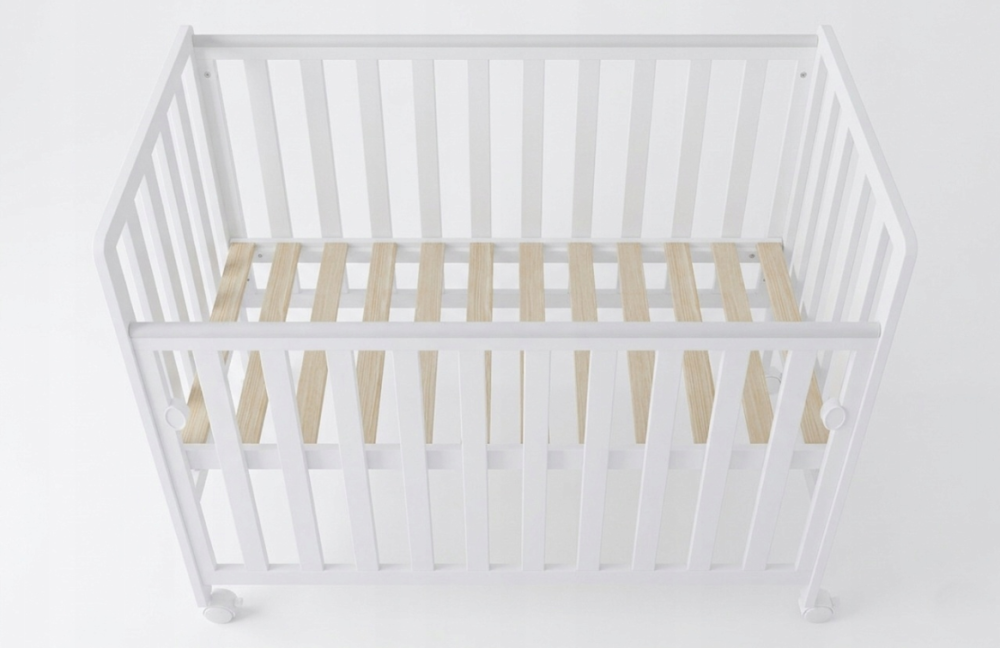 Pătuț Atașabil Co-Sleeper BAMBI 100x50cm Alb din Lemn – Laterală Culisantă, Roți cu Blocare, Somieră Reglabilă 3 Poziții | EN 716-1, Max 15kg [11]