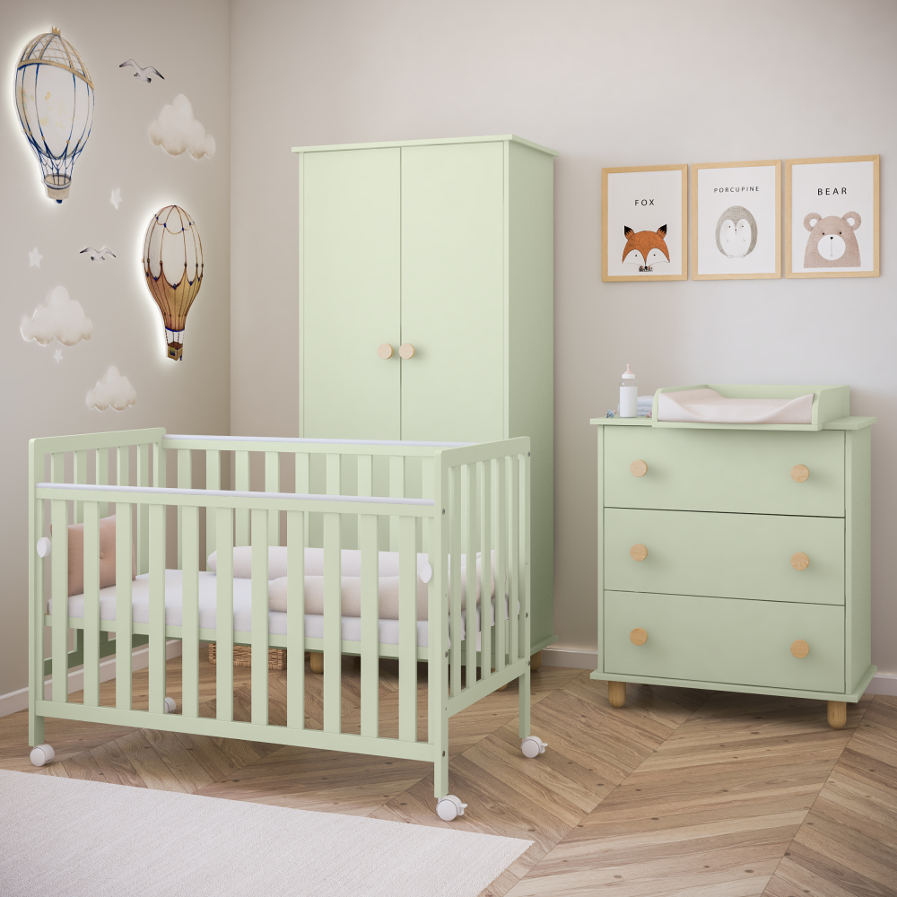 Pătuț din Lemn BAMBI Menta 120×60 cm Laterala culisantă · Roți cu blocare · Protecție silicon pentru dentiție · EN 716-1 [3]