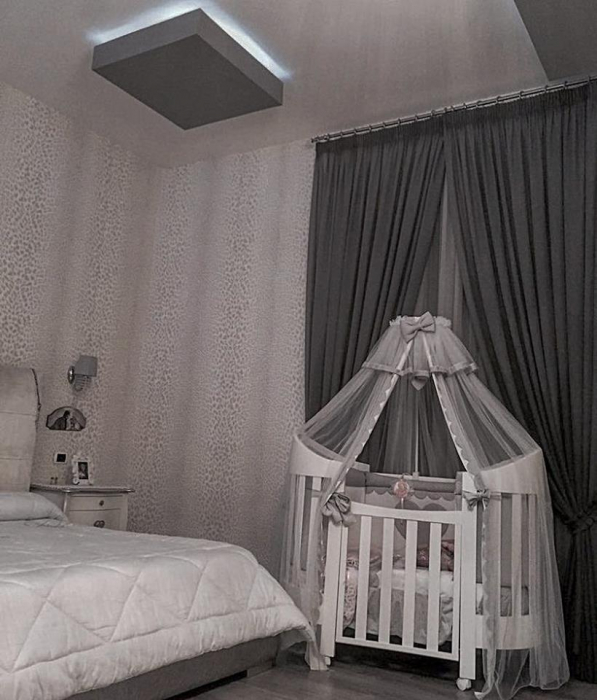 Patut oval din lemn masiv, cu sertar, laterala culisabila si inaltime reglabila a saltelei pentru bebe, EVA cu saltea inclusa [13]