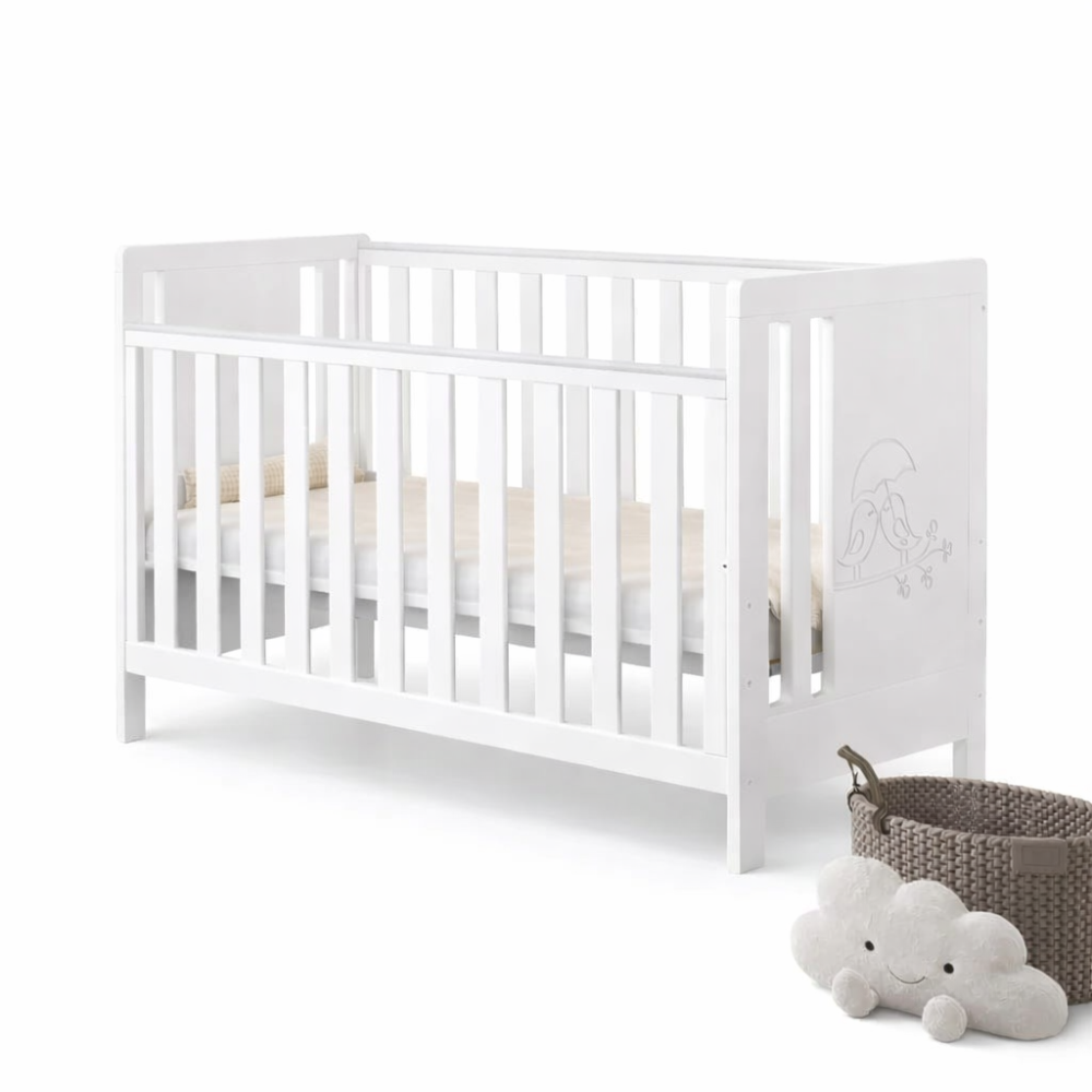 Pătuț din Lemn Păsărele Alb 120×60 cm Laterala culisantă · Protecție silicon pentru dentiție · EN 716-1 [6]