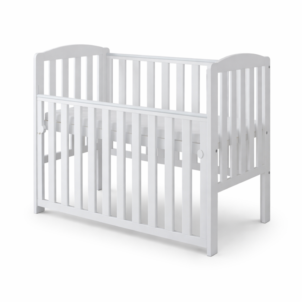Pătuț din Lemn TOBI Alb 100×50 cm Laterala culisantă · Roți cu blocare · Protecție silicon pentru dentiție · EN 716-1 [10]
