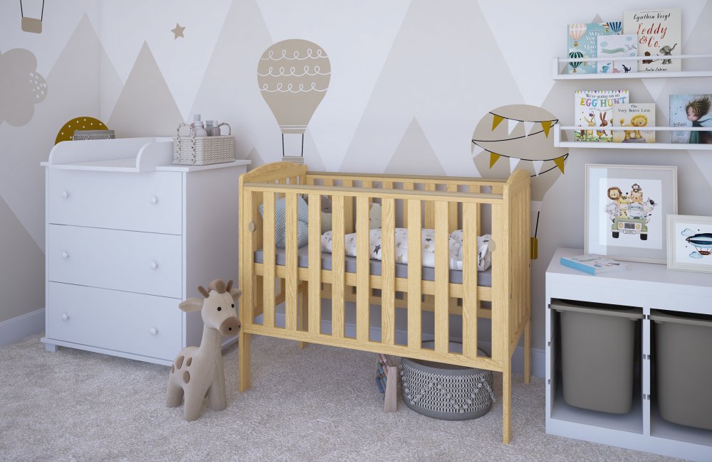 Pătuț din Lemn TOBI Natural 100×50 cm Laterala culisantă · Roți cu blocare · Protecție silicon pentru dentiție · EN 716-1 [5]