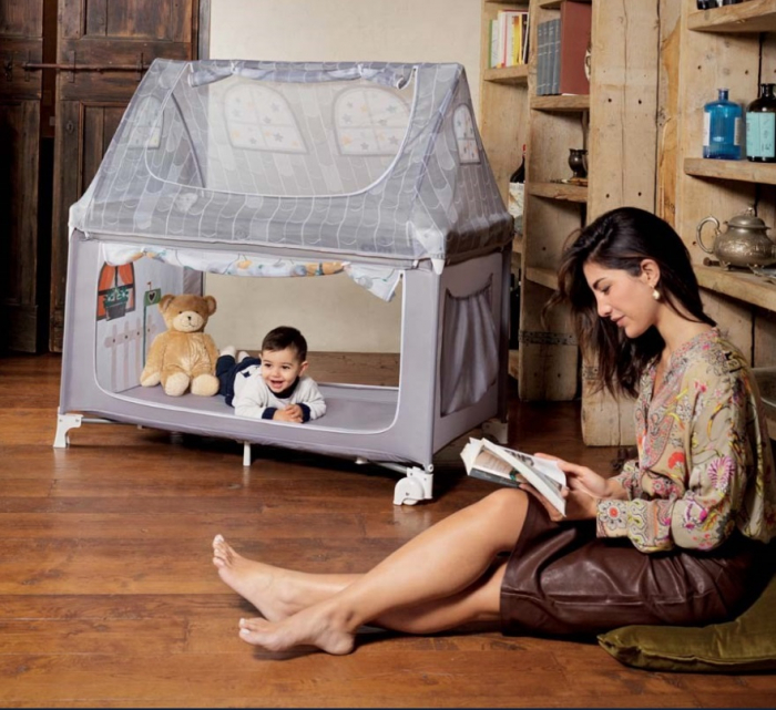 Patut pliant voiaj cu doua niveluri de inaltime, ultraportabil pentru copii "Daily Dolci Sogni", usor de transportat, ideal pentru calatorii, material rezistent cu protectii laterale si saltea inclusa [2]
