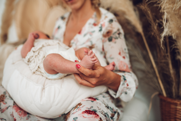 Perna pentru gravide si alaptare, catifea si umplutura antialergică, Big cu buzunare, Gri, BabySteps [11]
