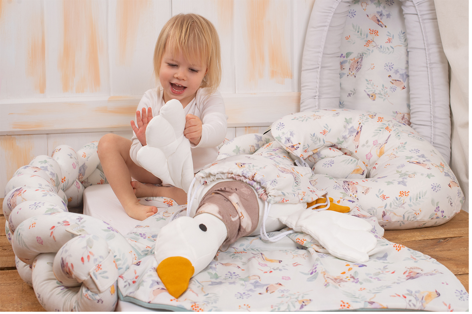 Pilota pentru copii Nature Bamboo by Amy din bambus si umplutura hipoalergenică BabySoft, Pasari mint, 70x65cm [3]