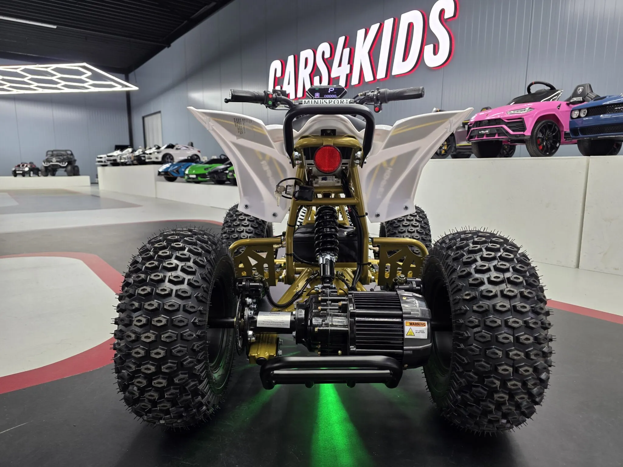 Quad electric pentru copii Phantom Gold Pro Brushless 48V, motor 800W, roți gonflabile, suspensie, bord digital, auriu [5]