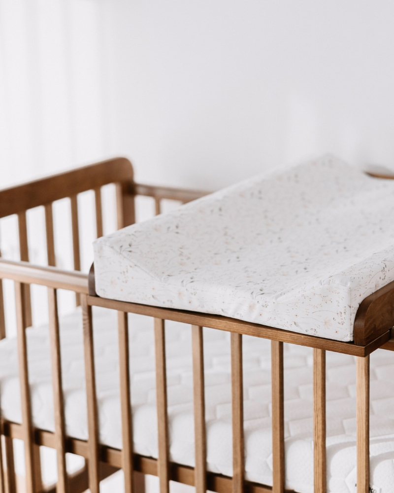 Saltea din spuma pentru masa de infasat din lemn, atasabila la patut bebe, 120x60 si 140x70 cm, impermeabila cu margini de protectie, 72x47 cm Lunca by Woodies [4]