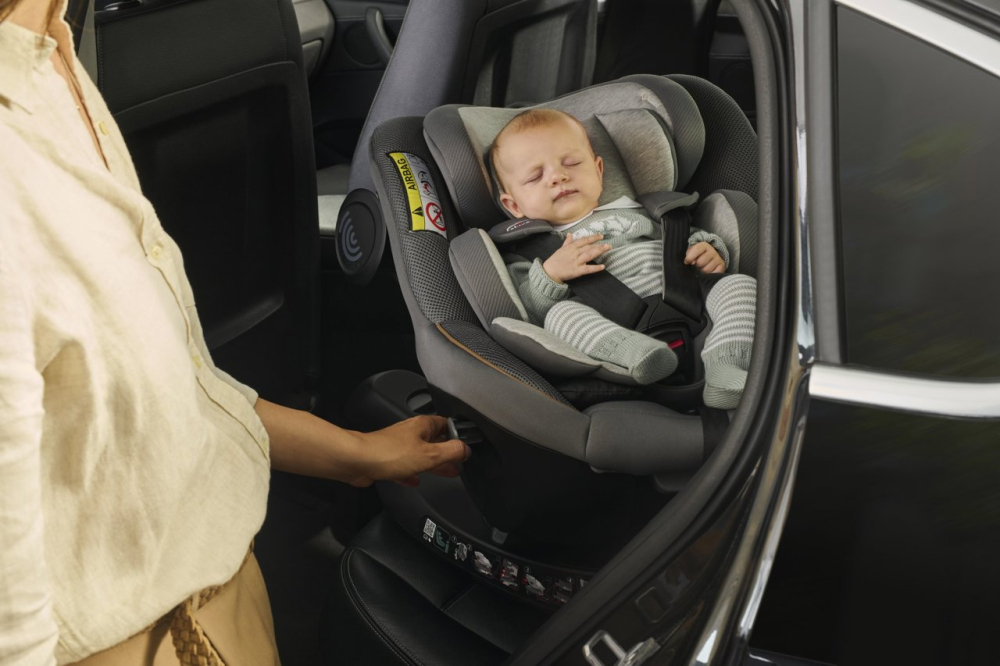 Scaun auto rotativ cu baza isofix Chicco Seat 105 i-Size, Posh Black, 40-105cm, de la nastere pana la 4 ani [3]