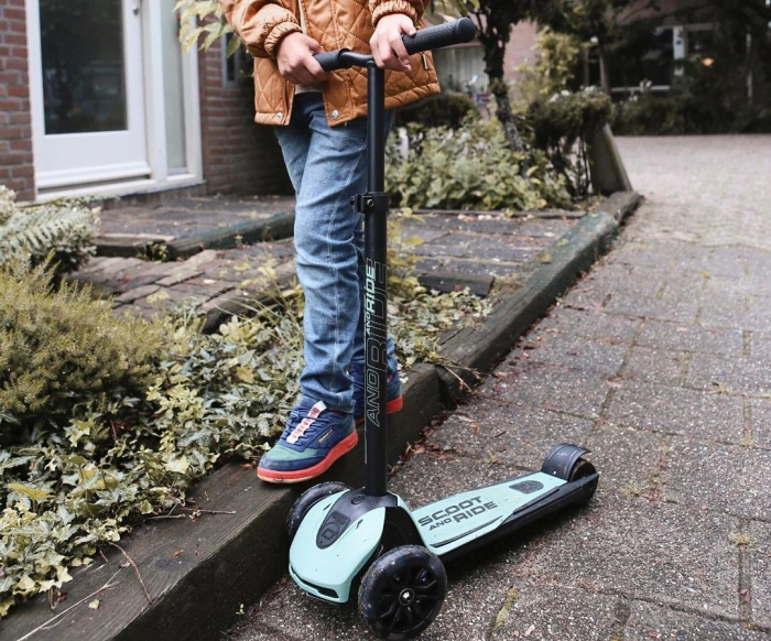Trotineta copii pliabila, reglabila, roti luminoase, Highwaykick 5 Led Forest, 5 ani +, pana la 80 kg, Scoot & Ride [10]