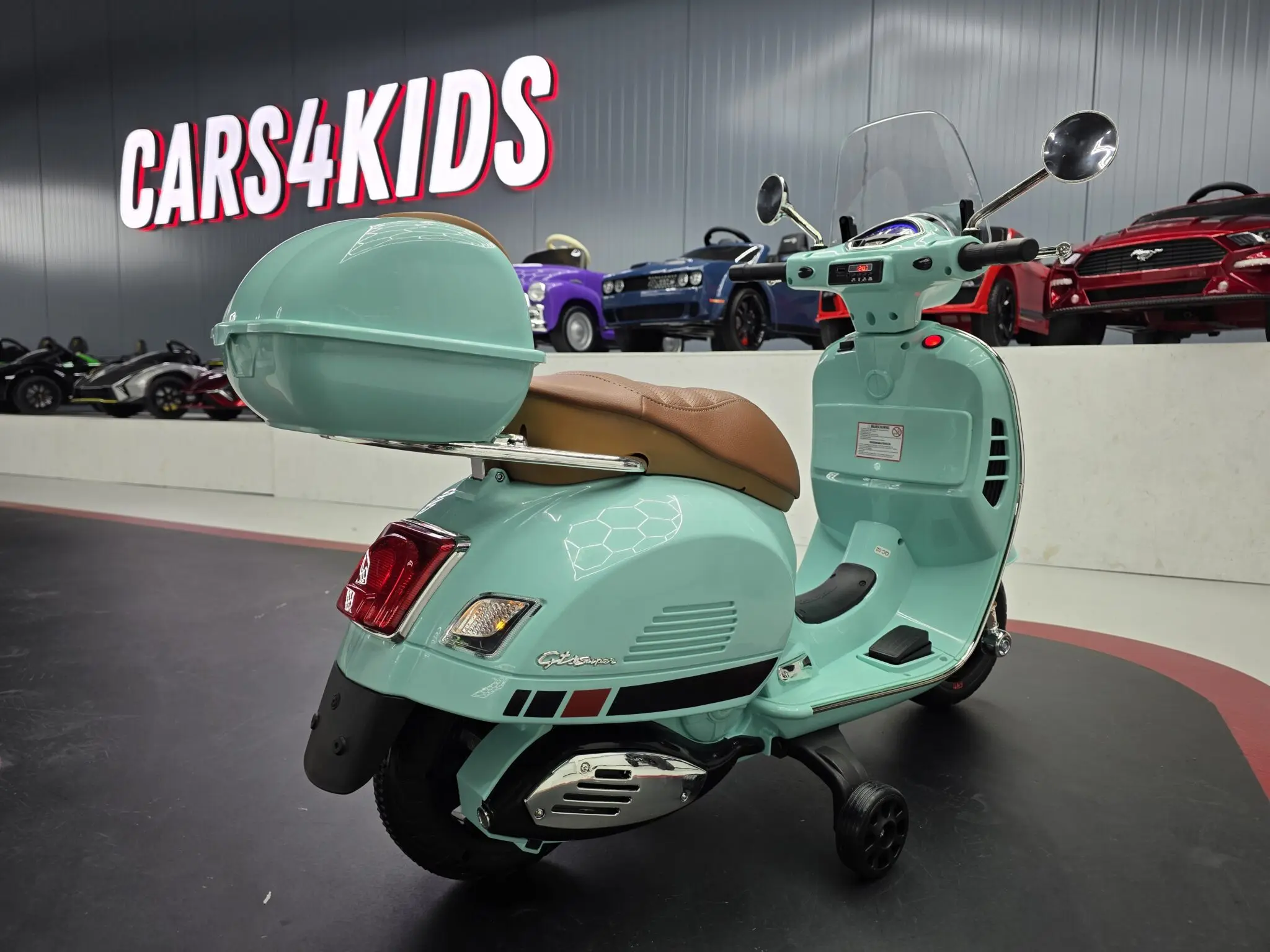 Scuter Electric pentru Copii Vespa GTS 12V Verde Mint – Licență Oficială Piaggio, cu Parbriz și Portbagaj Incluse | 3 Ani+, Max. 30 kg [9]