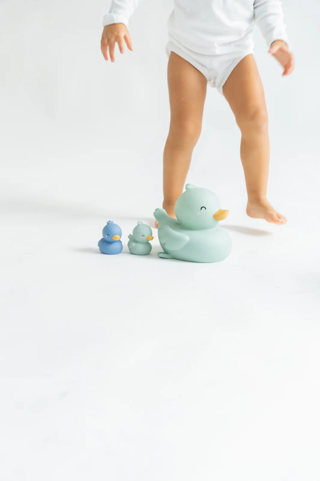 Set rățuște de baie – Familie completă: 2 rățuște mari + 5 rățuște mici | Distracție, siguranță și stimulare senzorială pentru cei mici [9]