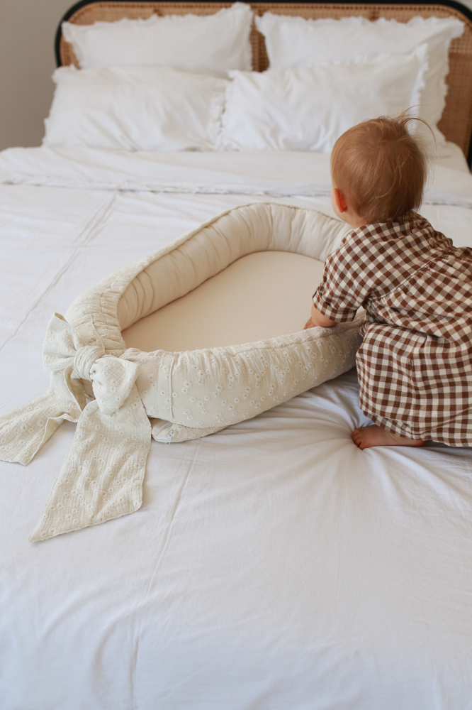 Suport de dormit Babynest Premium Bumbac Brodat Lilly cu funda by BabyLy, 70x50 cm [11]