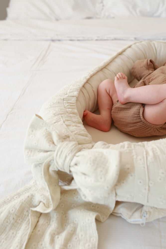 Suport de dormit Babynest Premium Bumbac Brodat Lilly cu funda by BabyLy, 70x50 cm [8]