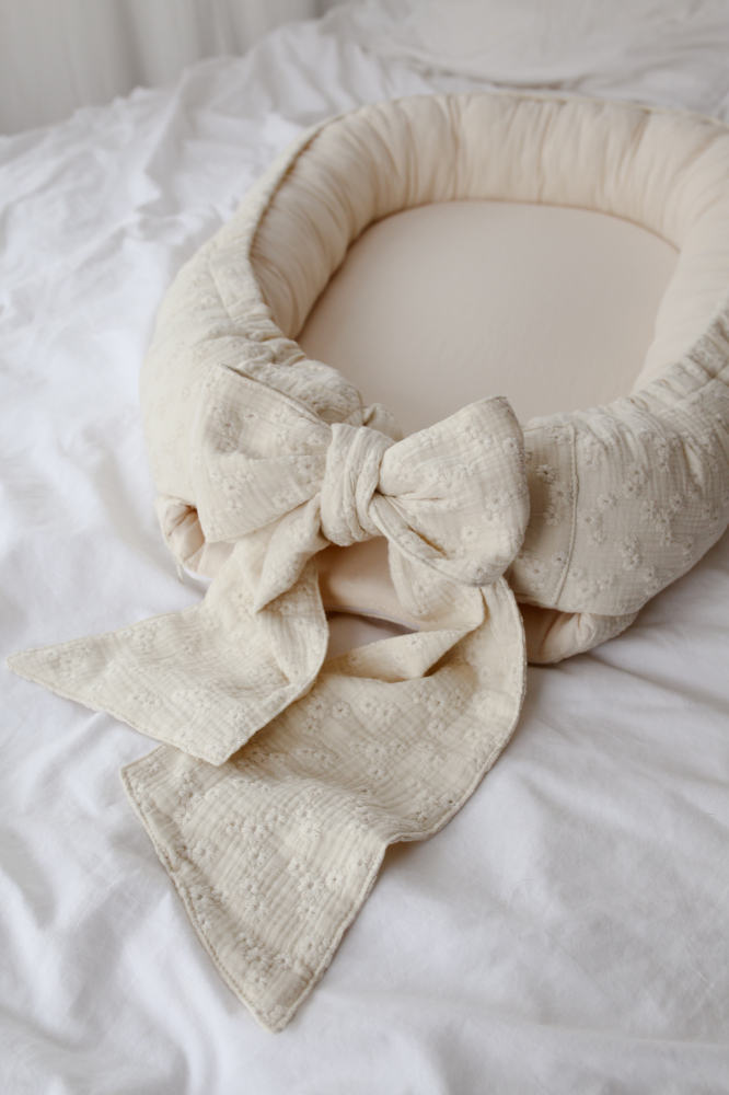 Suport de dormit Babynest Premium Bumbac Brodat Lilly cu funda by BabyLy, 70x50 cm [7]