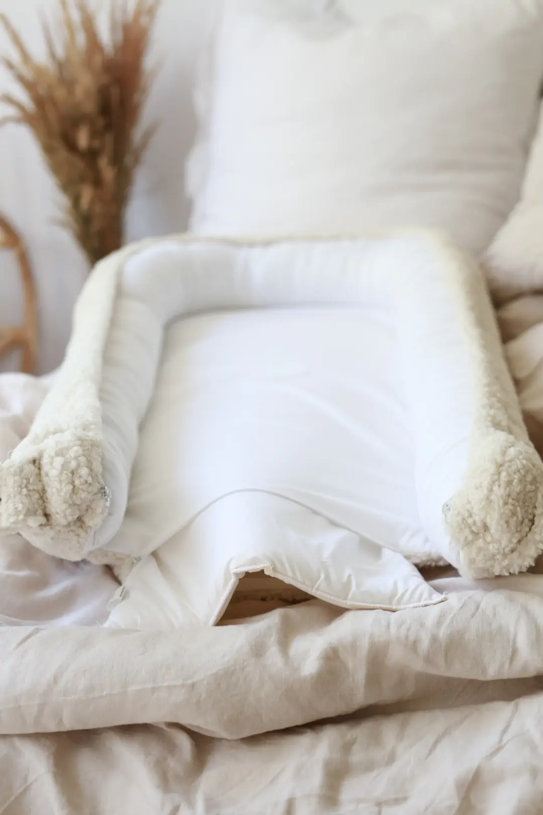 Suport de dormit Babynest Premium Bumbac Organic si tesatura bucle Crem, Teddy by BabyLy, 80x50 cm [8]