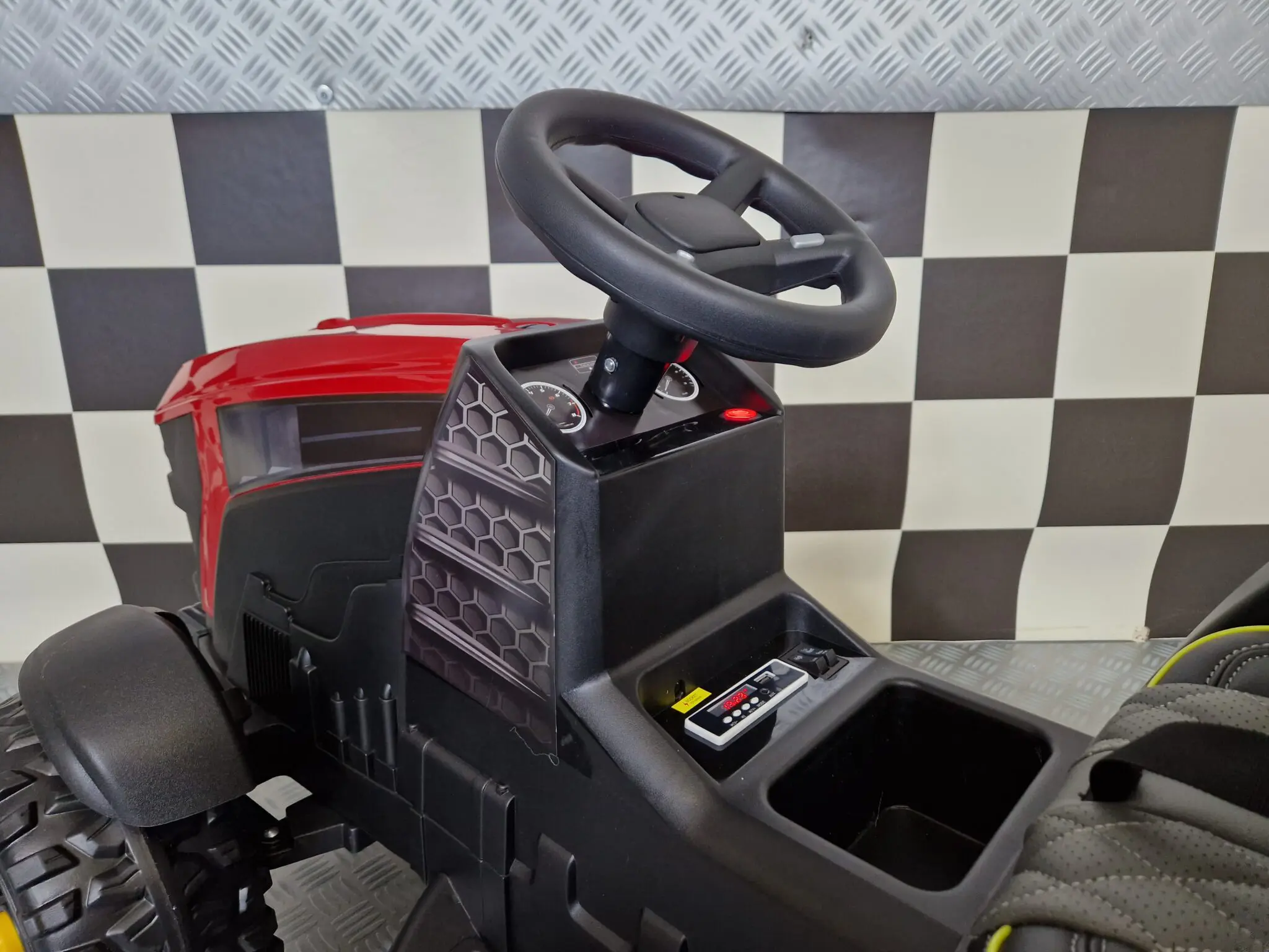 Tractor Electric pentru Copii Farmer 12V Roșu, cu Remorcă Detașabilă și Telecomandă 2.4G – Roți EVA, Scaun Piele | 3-6 Ani [9]