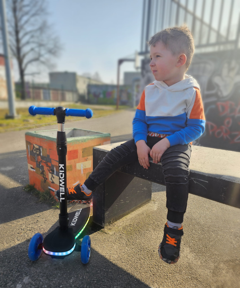 Trotinetă LUMO Blue Balance – Aventură colorată și distracție în siguranță! [14]