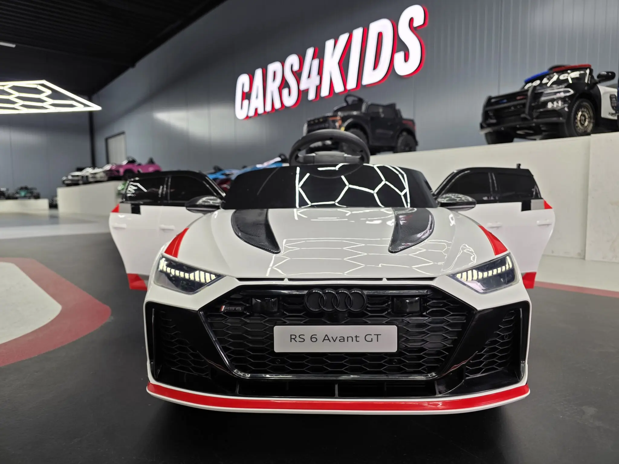 Mașinuță electrică pentru copii Audi RS6 Avant GT 12V Alb/Roșu 112x61x47cm – licență oficială Audi, telecomandă parentală și soft start [3]