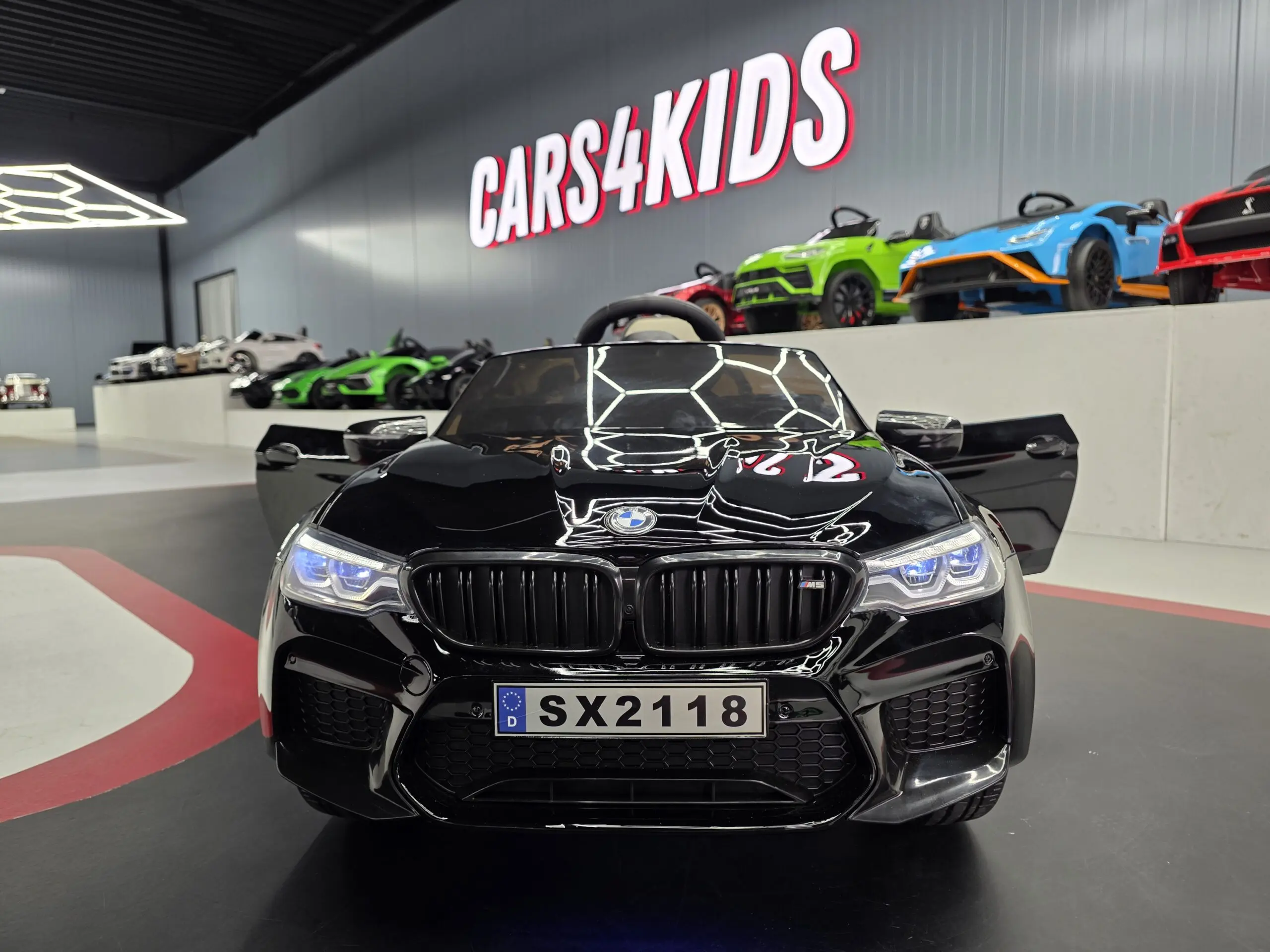 Mașină electrică BMW M5 24V Negru Metalic, Licență Oficială – Telecomandă 2.4G, Scaun Piele [2]