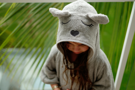 Prosop din fibra de bambus cu gluga si buzunar pentru bebelusi si copii, Poncho Teddy, Ecri, 73x58 cm [20]