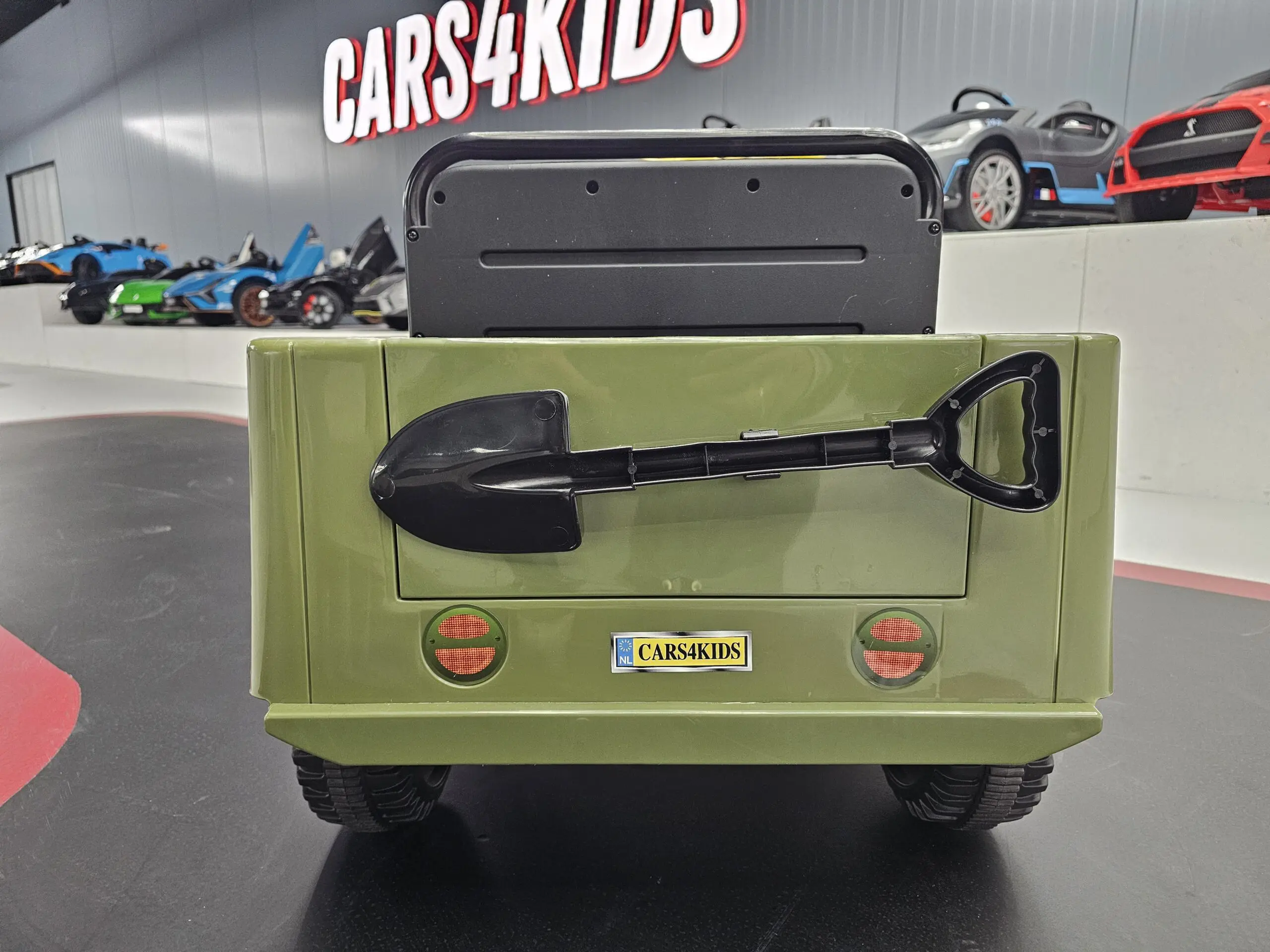 Jeep Electric pentru Copii Willy 12V Verde Militar, Design Retro – Telecomandă 2.4G, 4 Motoare | 3-5 Ani [9]