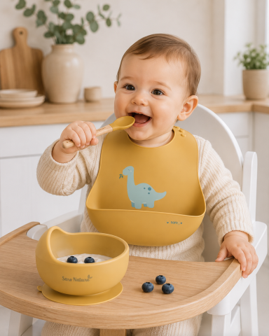Bebe la masa - Bavetă Silicon cu Buzunar Saro Baby „Party" – Ajustabilă, Impermeabilă, Dino Mustard | De la 6 Luni