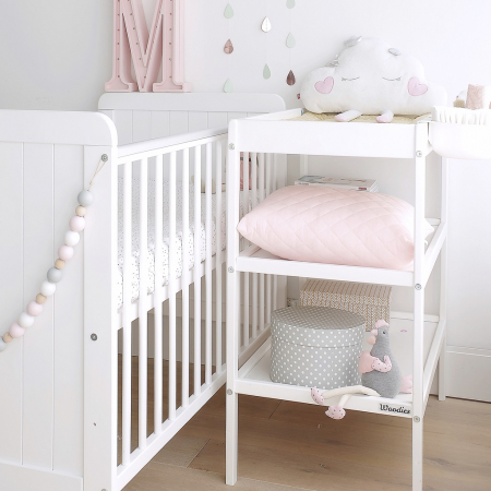 Masă de Înfașat pentru Bebeluși din Lemn Masiv – Woodies Classic Changer, Alb 76x44x86 cm, cu 2 Rafturi Înalte + Saltea din spuma cu Husă din Bumbac [10]