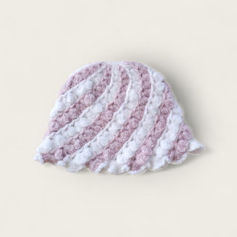 Articole crosetate Handmade - Căciuliță Handmade din Lână pentru Bebeluși – Alb & Roz Pudrat, ~12 Luni