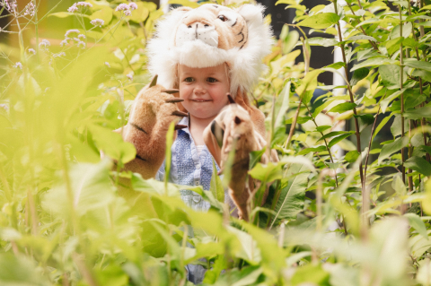 Costum copii Wild & Soft Tigru – costum animal pluș premium, pelerină de joacă și păturică [20]