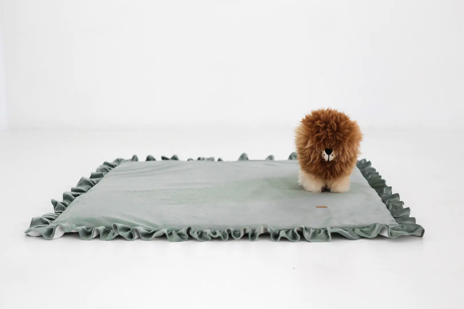 Saltele pentru joaca - Covor patrat de joaca termoizolant din spuma, pentru copii si bebelusi, pliabil, Catifea Mint cu volanas, 100x100cm