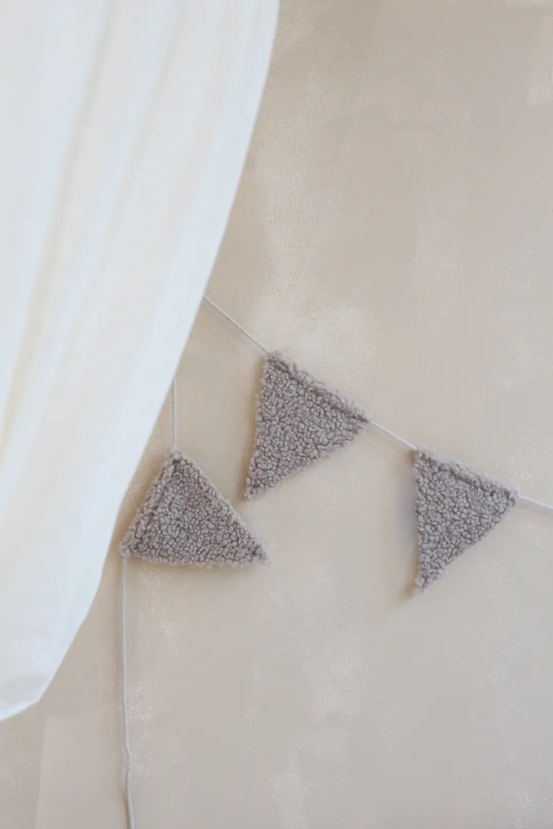 Ghirlanda decor din tesatura bucle, decoratiune pentru camera copilului - Teddy - taupe [5]