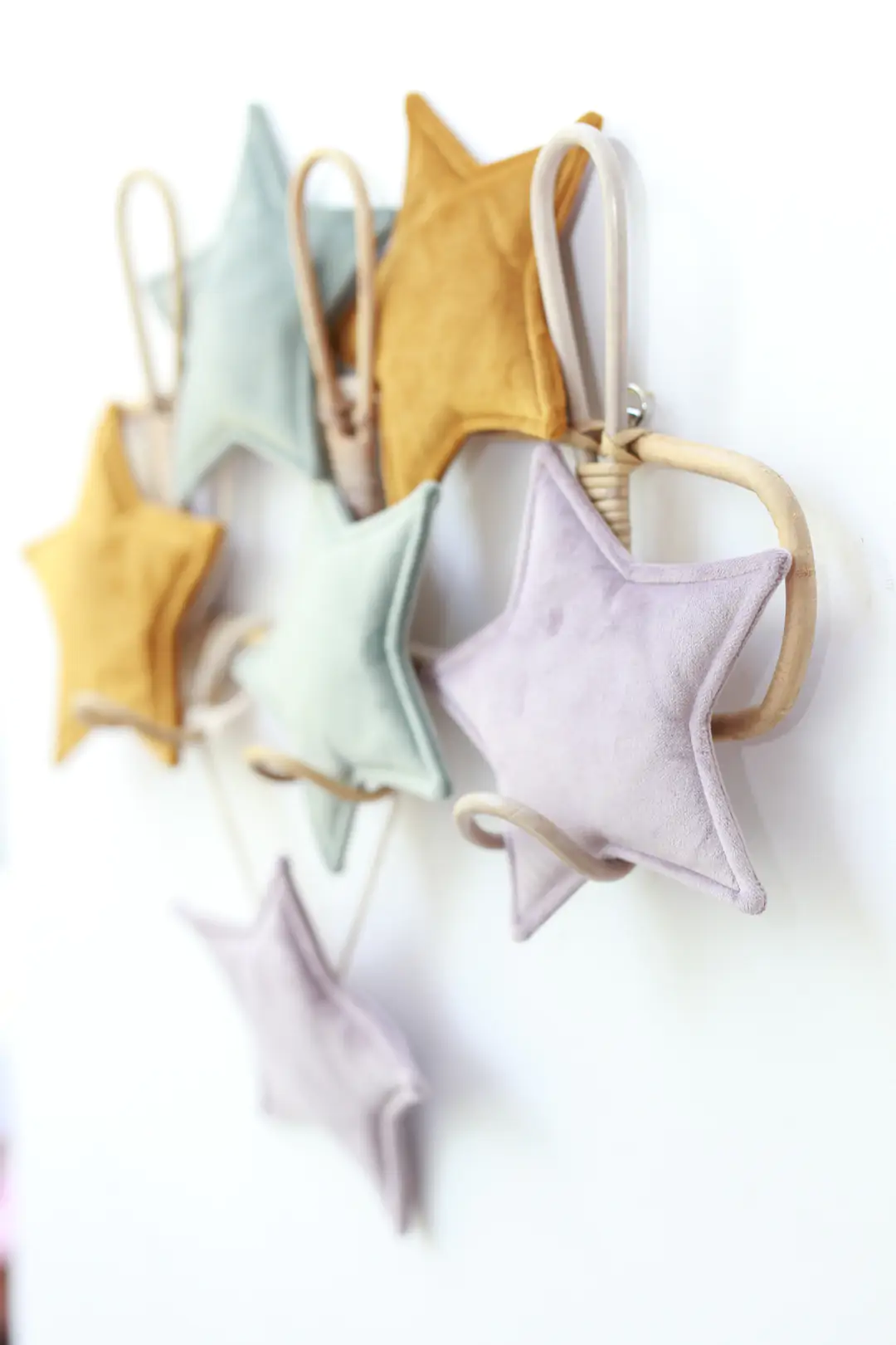 Ghirlanda decor din catifea, decoratiune pentru camera copilului - Velvet crem perlat, menta si galben mustar [4]