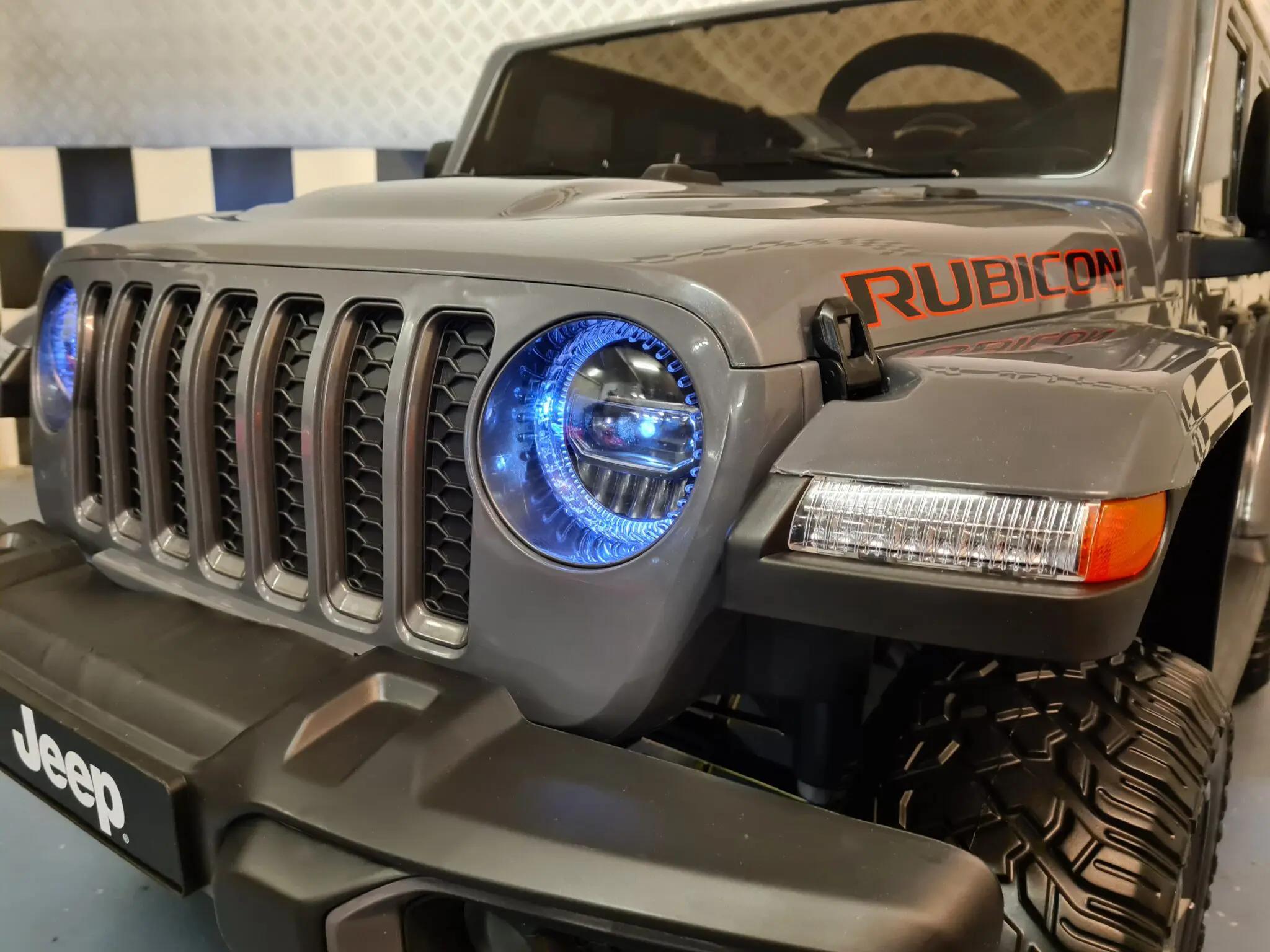 Jeep Electric pentru Copii Gladiator Rubicon 12V Gri, Licență Oficială Jeep – 2 Locuri, Uși Funcționale [4]