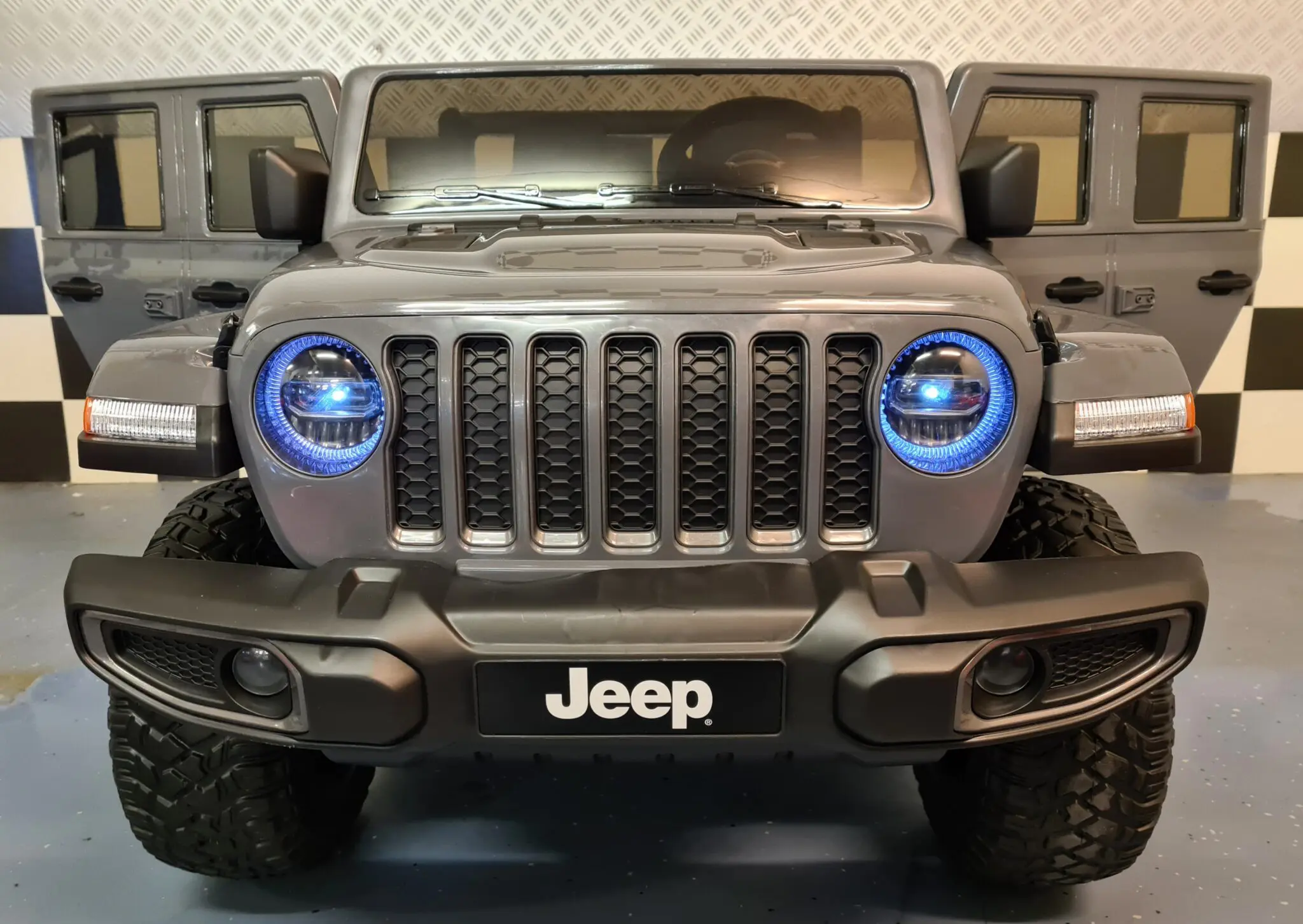 Jeep Electric pentru Copii Gladiator Rubicon 12V Gri, Licență Oficială Jeep – 2 Locuri, Uși Funcționale [3]