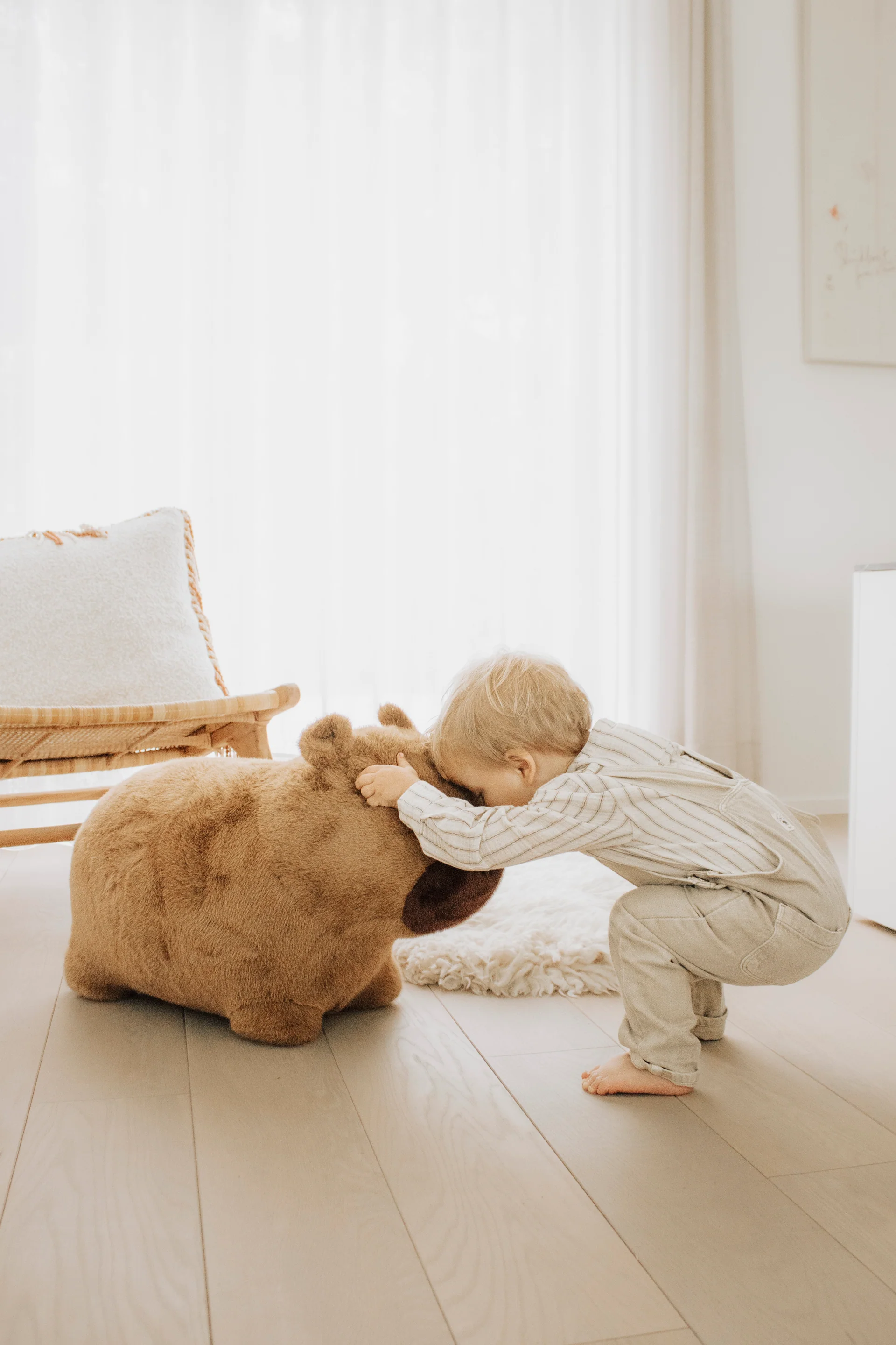 Jucărie gonflabilă premium Wild & Soft Soft Bouncy Capybara – jucărie activă pentru interior, pompă inclusă [3]