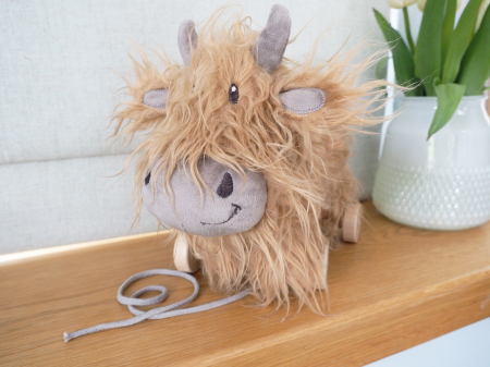 Pull Along Toy - Little Bird Told Me - Hubert Highland Cow Pull Along Toy cu roți detașabile, pentru copii
