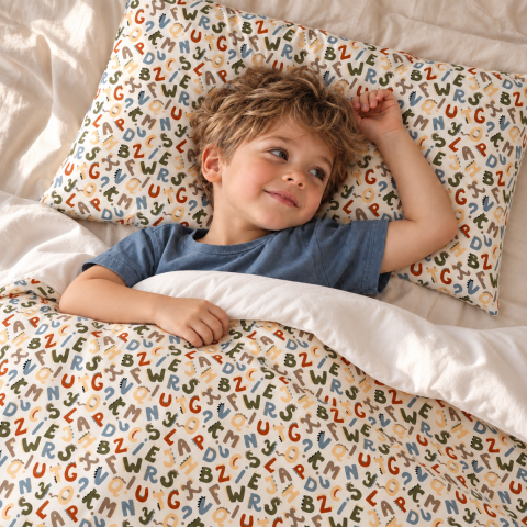 Magic Kids Set Husă Pilotă 100x135cm și Față de Pernă 40x60cm, 100% Bumbac Oeko-Tex, Imprimeu Litere, Reversibil, pentru Pătuț 140x70cm [5]